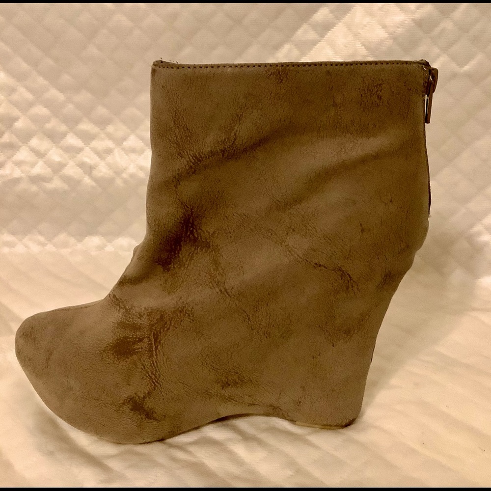 FAHRENHEIT DISTRESSED WEDGE BOOTIE COVERED HEEL